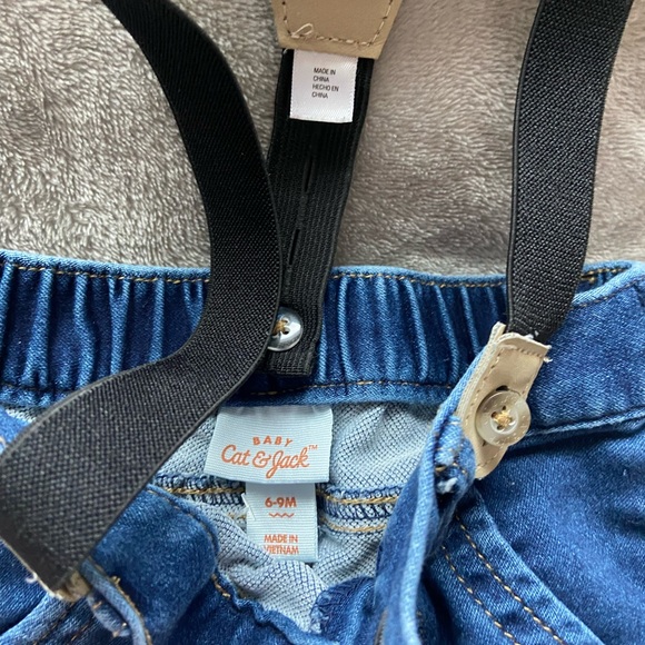 Cat and Jack jeans with suspenders 6-9 months - Picture 2 of 3